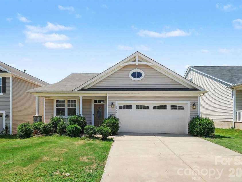 6536 Georgia Oak Road, Charlotte, NC 28269.  MLS# CAR4417712, YatesRealty ID 47208. 