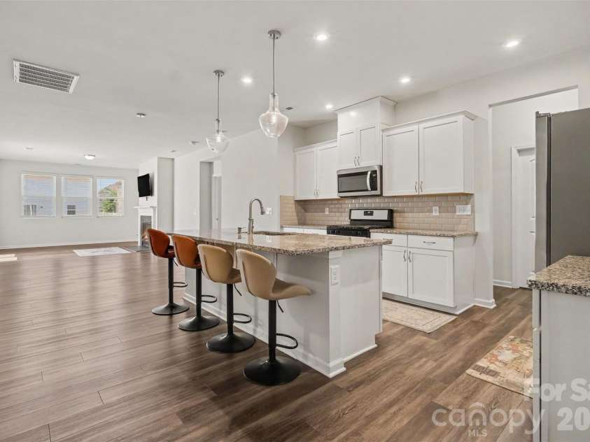 6536 Georgia Oak Road, Charlotte, NC 28269.  MLS# CAR4417712, YatesRealty ID 47208. 