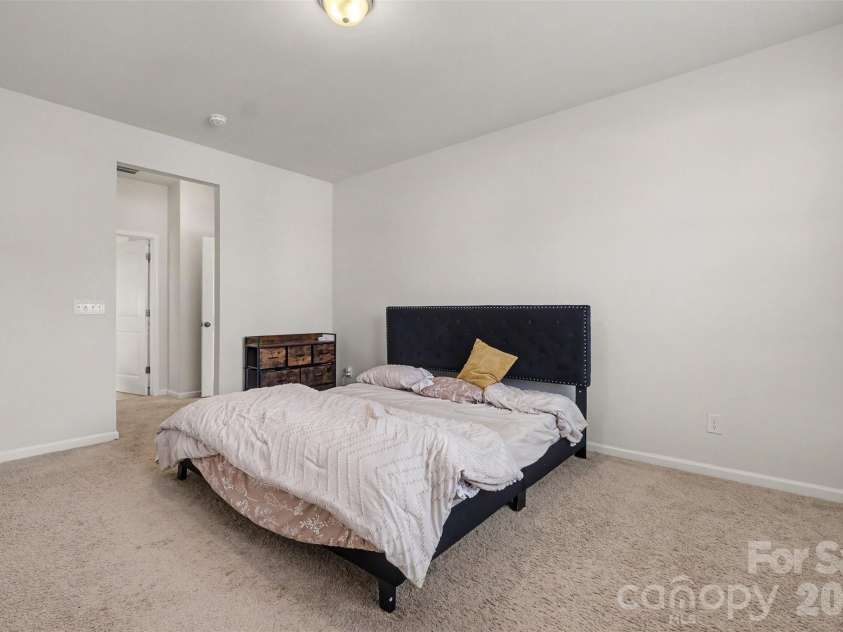 6536 Georgia Oak Road, Charlotte, NC 28269.  MLS# CAR4417712, YatesRealty ID 47208. 