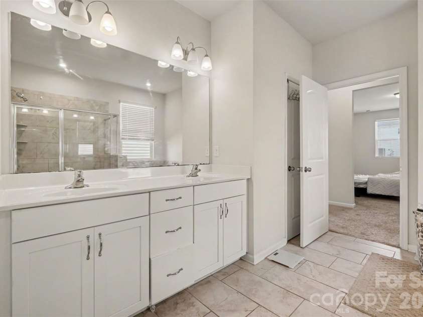 6536 Georgia Oak Road, Charlotte, NC 28269.  MLS# CAR4417712, YatesRealty ID 47208. 