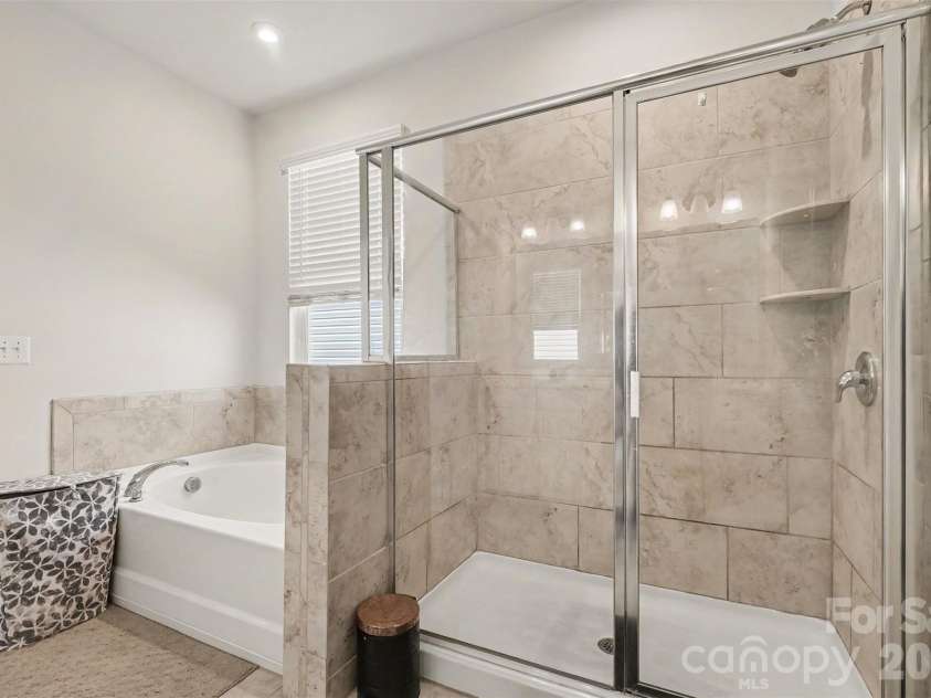 6536 Georgia Oak Road, Charlotte, NC 28269.  MLS# CAR4417712, YatesRealty ID 47208. 