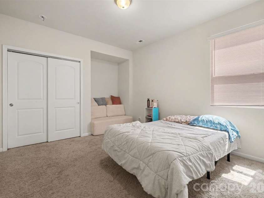 6536 Georgia Oak Road, Charlotte, NC 28269.  MLS# CAR4417712, YatesRealty ID 47208. 