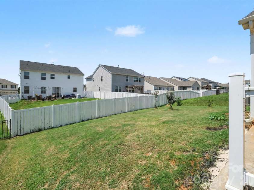 6536 Georgia Oak Road, Charlotte, NC 28269.  MLS# CAR4417712, YatesRealty ID 47208. 