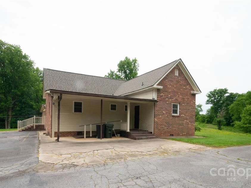 133 Wisconsin Avenue, Elkin, NC 28621.  MLS# CAR4147708, YatesRealty ID 4721. 