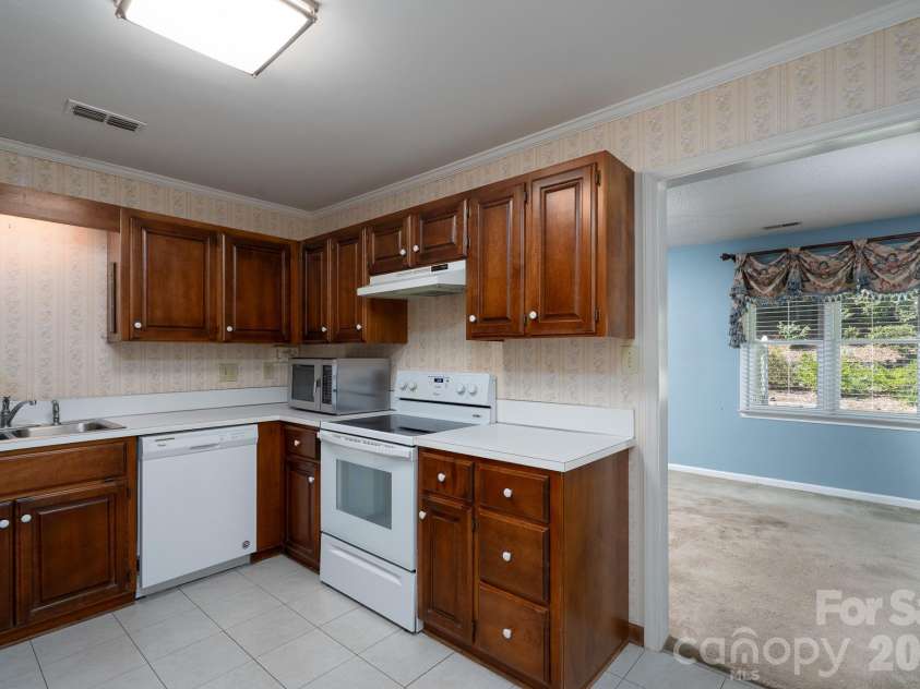 566 Camrose Circle, Concord, NC 28025.  MLS# CAR4417780, YatesRealty ID 47212. 