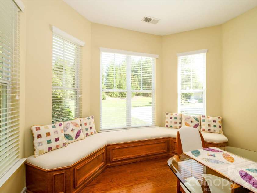 4004 La Crema Drive, Charlotte, NC 28214.  MLS# CAR4409907, YatesRealty ID 47214. 