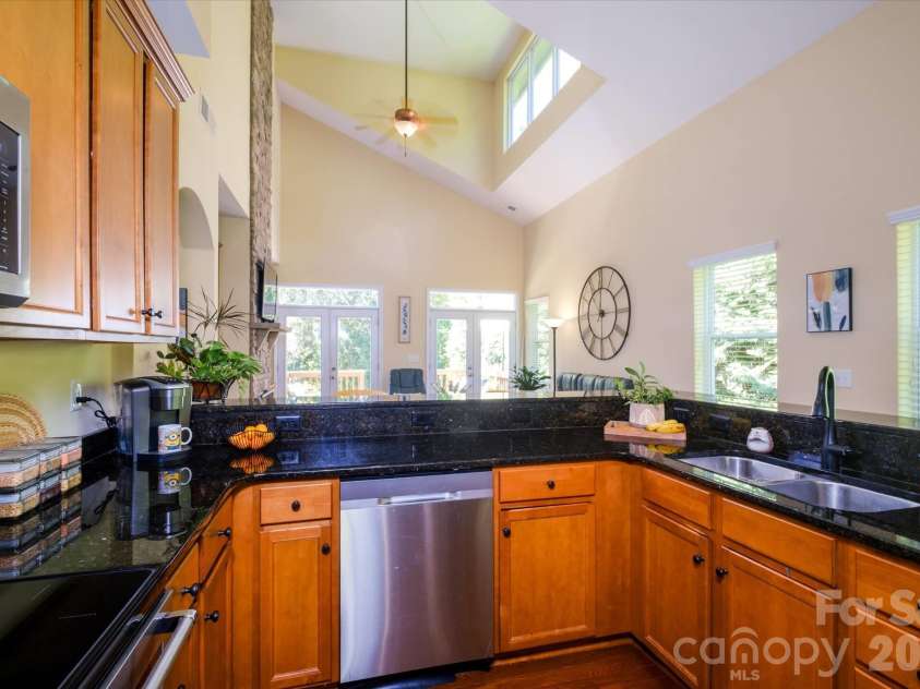 4004 La Crema Drive, Charlotte, NC 28214.  MLS# CAR4409907, YatesRealty ID 47214. 
