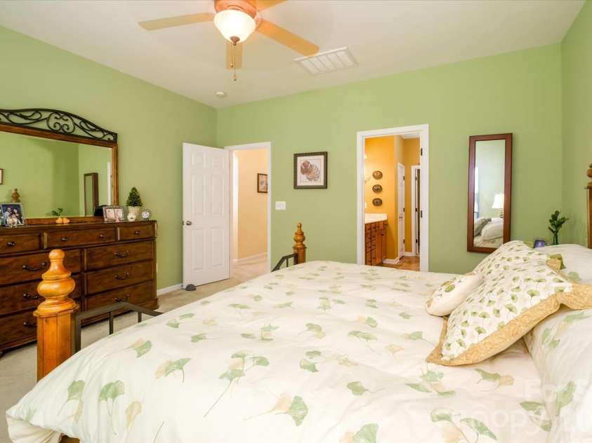 4004 La Crema Drive, Charlotte, NC 28214.  MLS# CAR4409907, YatesRealty ID 47214. 