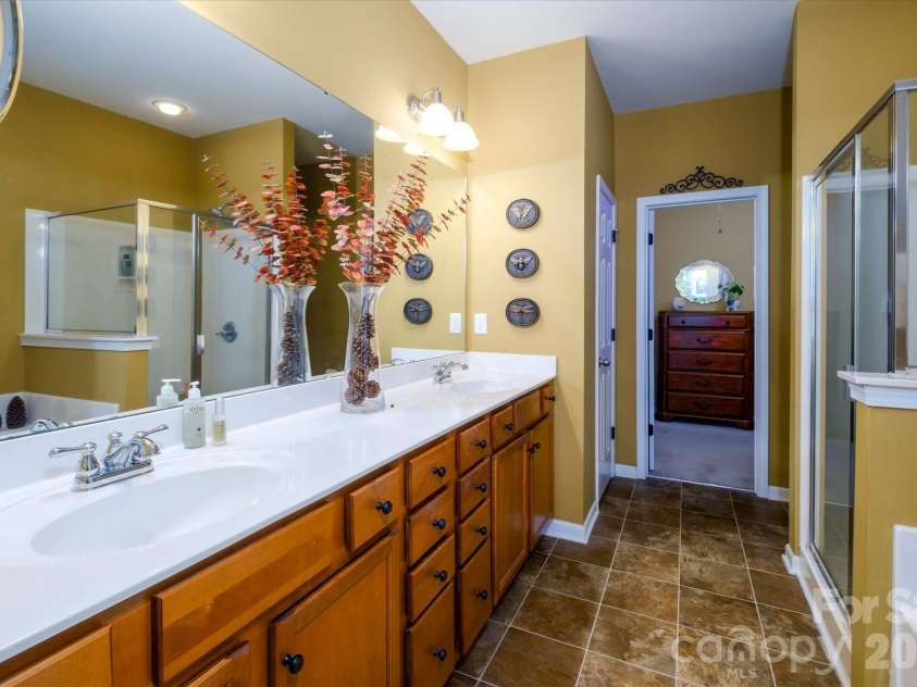 4004 La Crema Drive, Charlotte, NC 28214.  MLS# CAR4409907, YatesRealty ID 47214. 