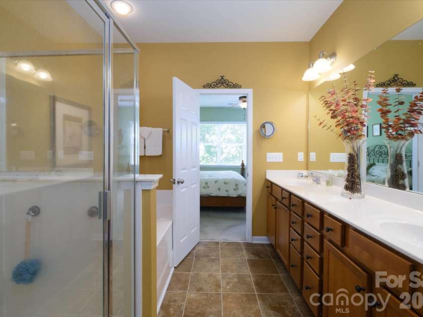4004 La Crema Drive, Charlotte, NC 28214.  MLS# CAR4409907, YatesRealty ID 47214. 