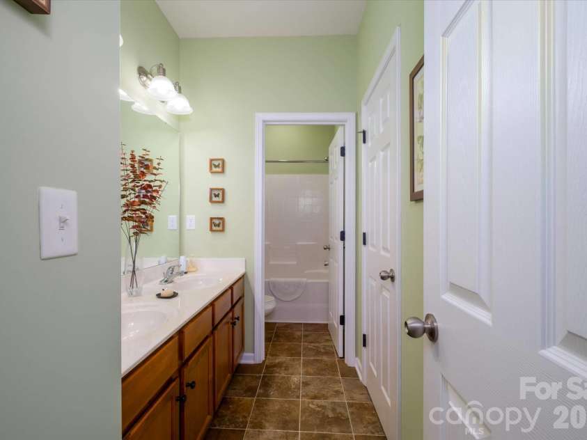 4004 La Crema Drive, Charlotte, NC 28214.  MLS# CAR4409907, YatesRealty ID 47214. 