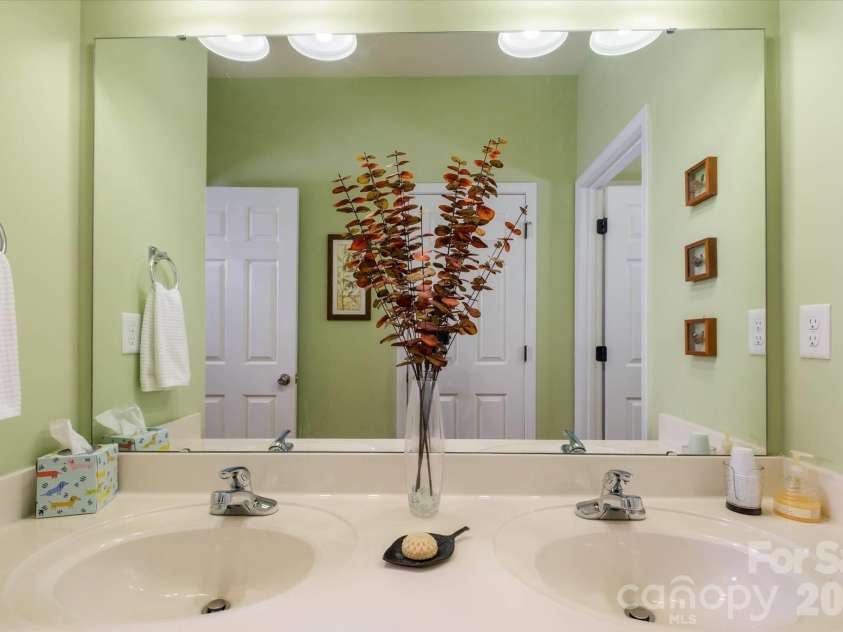 4004 La Crema Drive, Charlotte, NC 28214.  MLS# CAR4409907, YatesRealty ID 47214. 