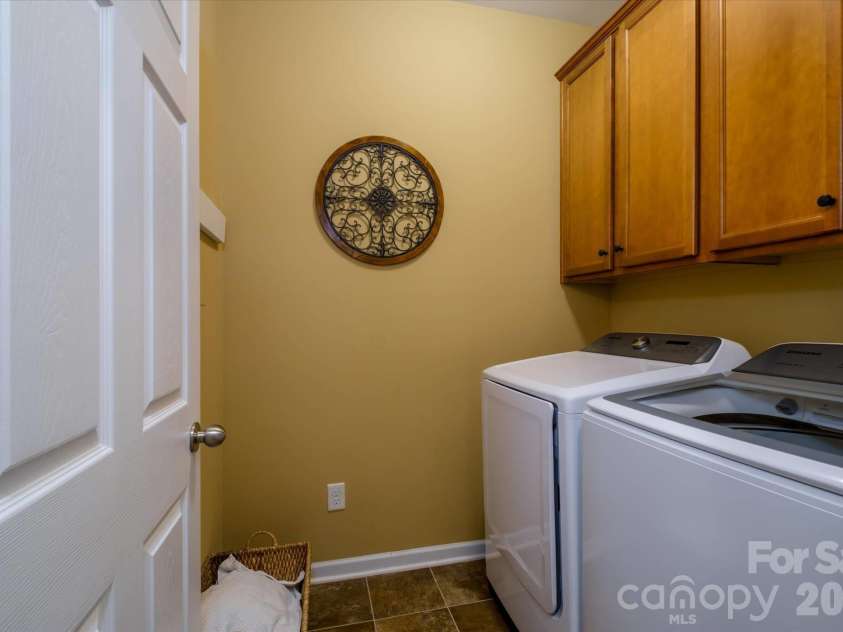 4004 La Crema Drive, Charlotte, NC 28214.  MLS# CAR4409907, YatesRealty ID 47214. 