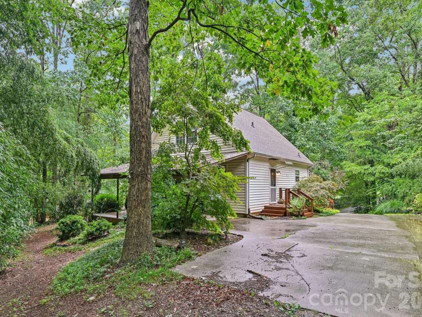 8658 Dog Leg Road, Sherrills Ford, NC 28673.  MLS# CAR4407816, YatesRealty ID 47215. 