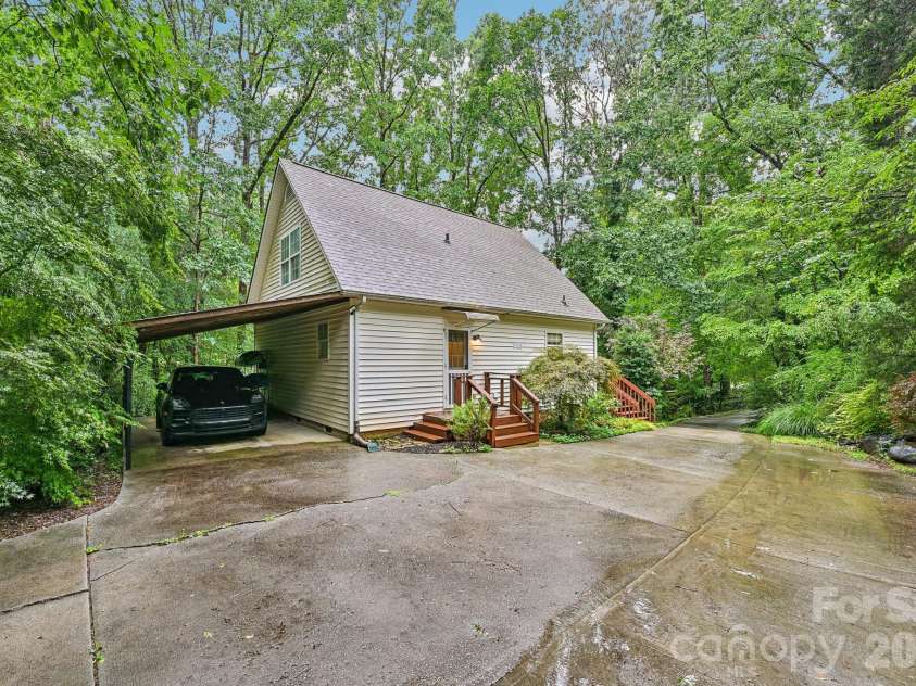 8658 Dog Leg Road, Sherrills Ford, NC 28673.  MLS# CAR4407816, YatesRealty ID 47215. 