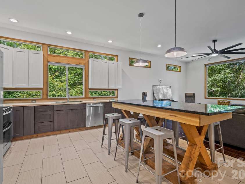 506 Silent Forest Drive, Canton, NC 28716.  MLS# CAR4418578, YatesRealty ID 47217. 