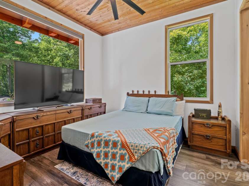 506 Silent Forest Drive, Canton, NC 28716.  MLS# CAR4418578, YatesRealty ID 47217. 