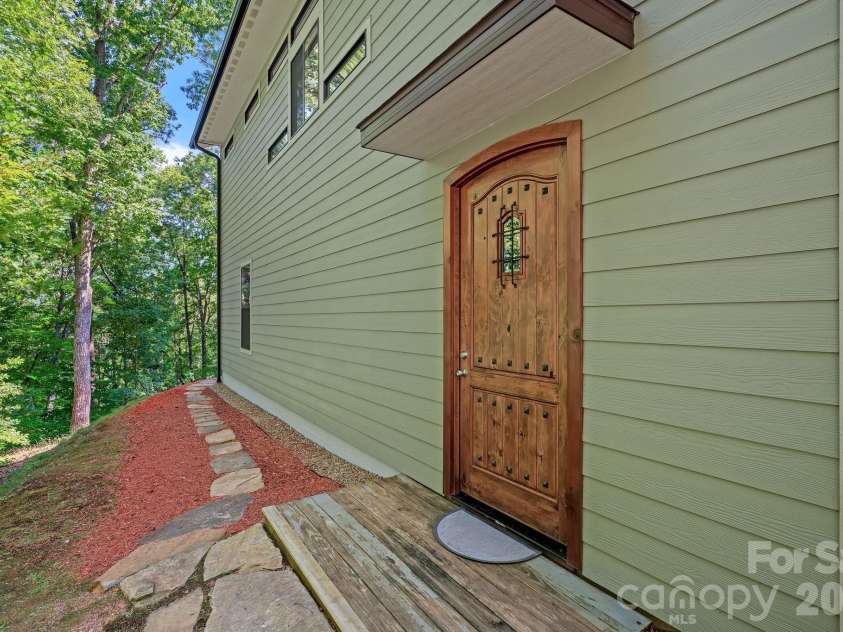 506 Silent Forest Drive, Canton, NC 28716.  MLS# CAR4418578, YatesRealty ID 47217. 