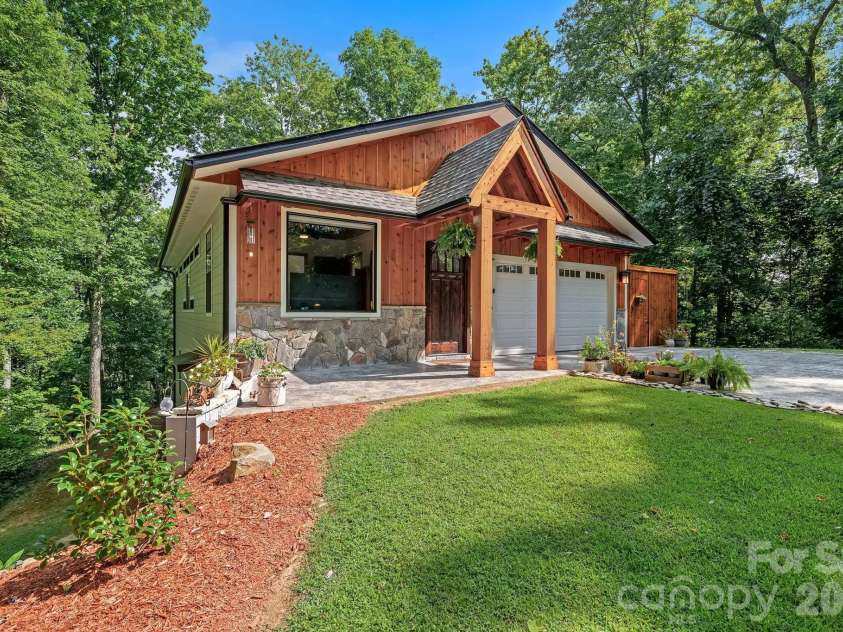 506 Silent Forest Drive, Canton, NC 28716.  MLS# CAR4418578, YatesRealty ID 47217. 