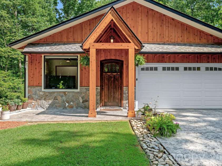 506 Silent Forest Drive, Canton, NC 28716.  MLS# CAR4418578, YatesRealty ID 47217. 