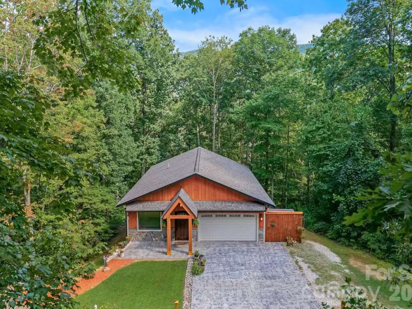 506 Silent Forest Drive, Canton, NC 28716.  MLS# CAR4418578, YatesRealty ID 47217. 