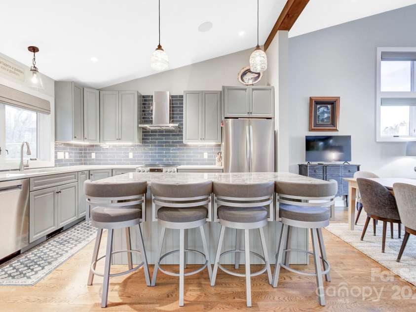 40 River Run, Asheville, NC 28804.  MLS# CAR4319069, YatesRealty ID 47218. 