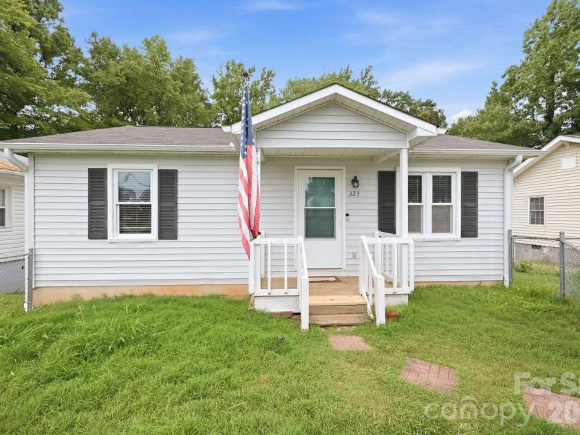323 Avery Avenue, High Point, NC 27265.  MLS# CAR4418950, YatesRealty ID 47219. 