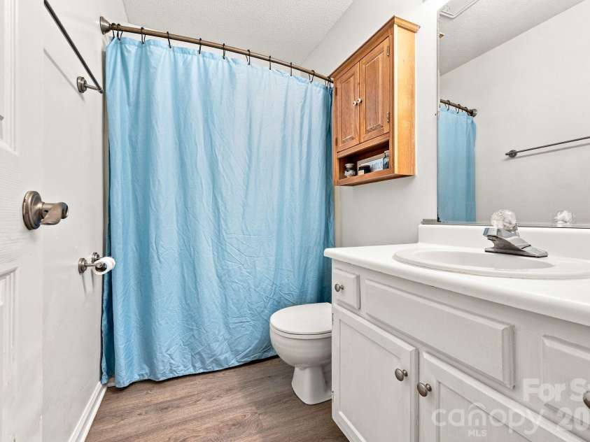 323 Avery Avenue, High Point, NC 27265.  MLS# CAR4418950, YatesRealty ID 47219. 