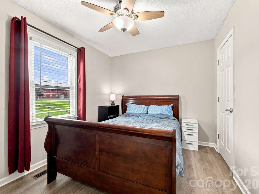 323 Avery Avenue, High Point, NC 27265.  MLS# CAR4418950, YatesRealty ID 47219. 
