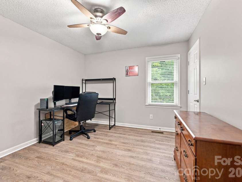 323 Avery Avenue, High Point, NC 27265.  MLS# CAR4418950, YatesRealty ID 47219. 