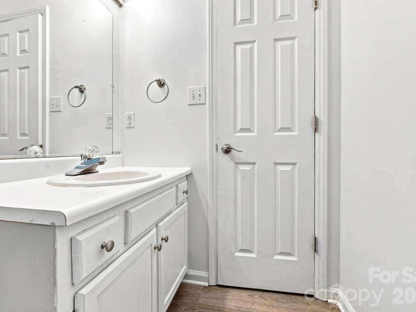 323 Avery Avenue, High Point, NC 27265.  MLS# CAR4418950, YatesRealty ID 47219. 