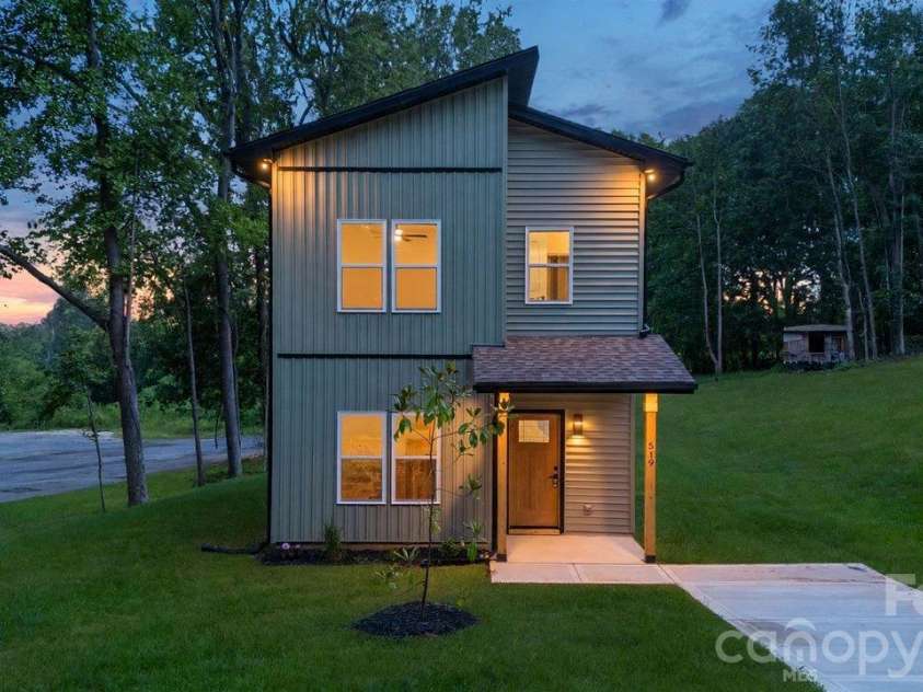 519 Homestead Drive, Gastonia, NC 28056.  MLS# CAR4431883, YatesRealty ID 47221. 