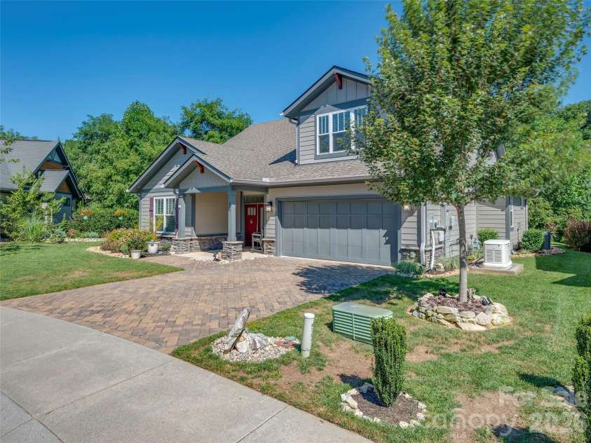 217 Hogans View Circle, Hendersonville, NC 28739.  MLS# CAR4417393, YatesRealty ID 47222. 