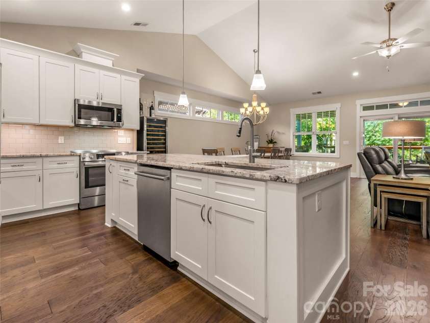217 Hogans View Circle, Hendersonville, NC 28739.  MLS# CAR4417393, YatesRealty ID 47222. 