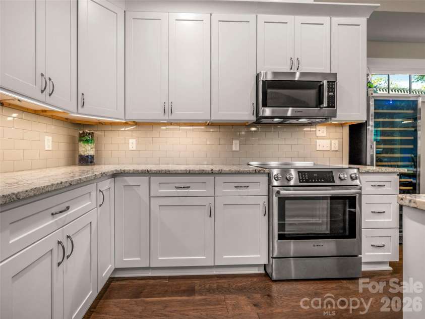 217 Hogans View Circle, Hendersonville, NC 28739.  MLS# CAR4417393, YatesRealty ID 47222. 
