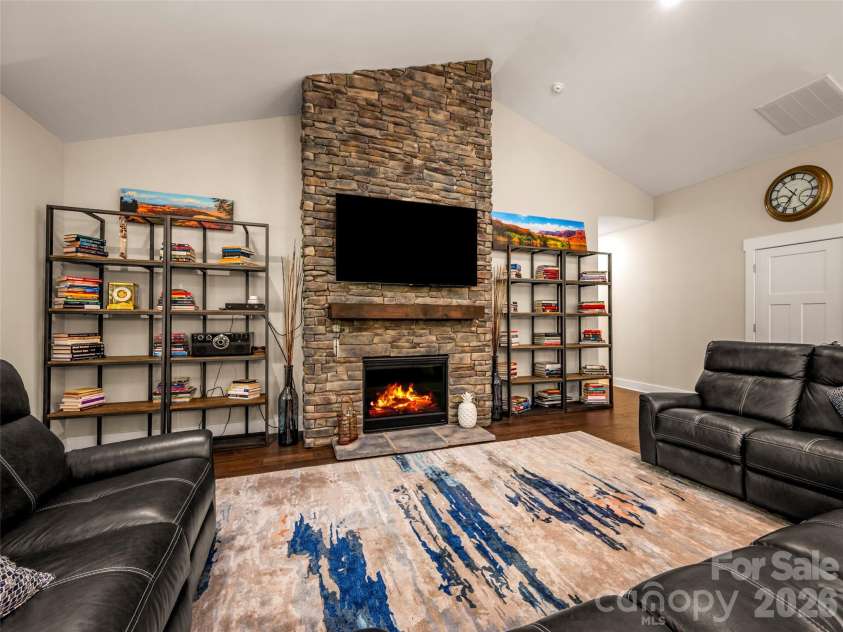217 Hogans View Circle, Hendersonville, NC 28739.  MLS# CAR4417393, YatesRealty ID 47222. 