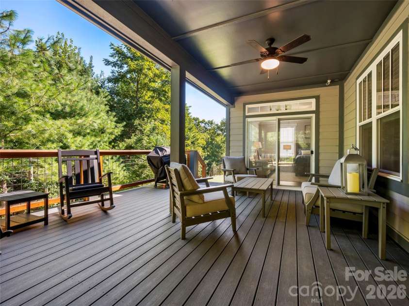 217 Hogans View Circle, Hendersonville, NC 28739.  MLS# CAR4417393, YatesRealty ID 47222. 