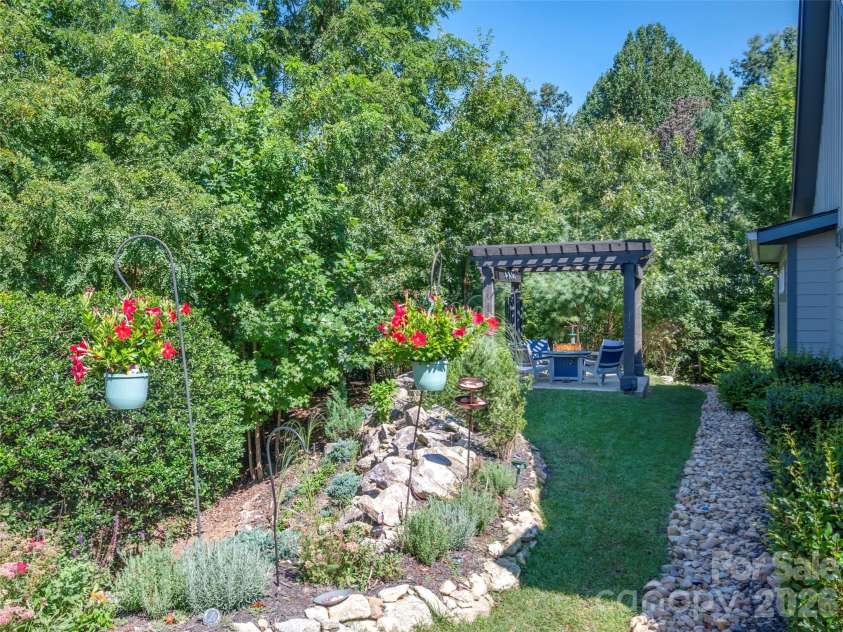 217 Hogans View Circle, Hendersonville, NC 28739.  MLS# CAR4417393, YatesRealty ID 47222. 