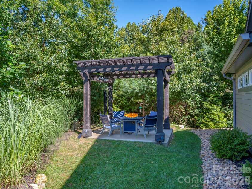 217 Hogans View Circle, Hendersonville, NC 28739.  MLS# CAR4417393, YatesRealty ID 47222. 