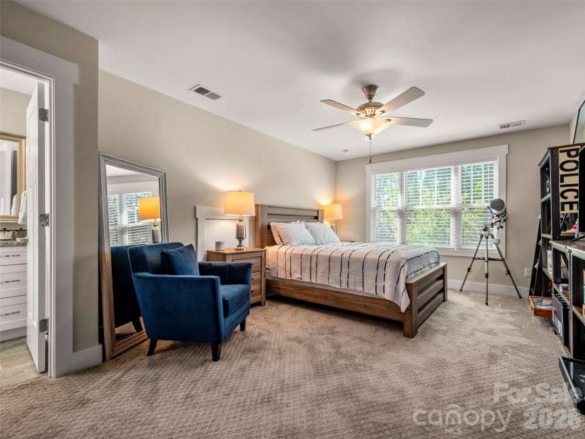 217 Hogans View Circle, Hendersonville, NC 28739.  MLS# CAR4417393, YatesRealty ID 47222. FROG