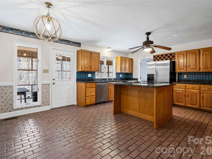 16631 Harbor View Road, Charlotte, NC 28278.  MLS# CAR4345664, YatesRealty ID 4723. 
