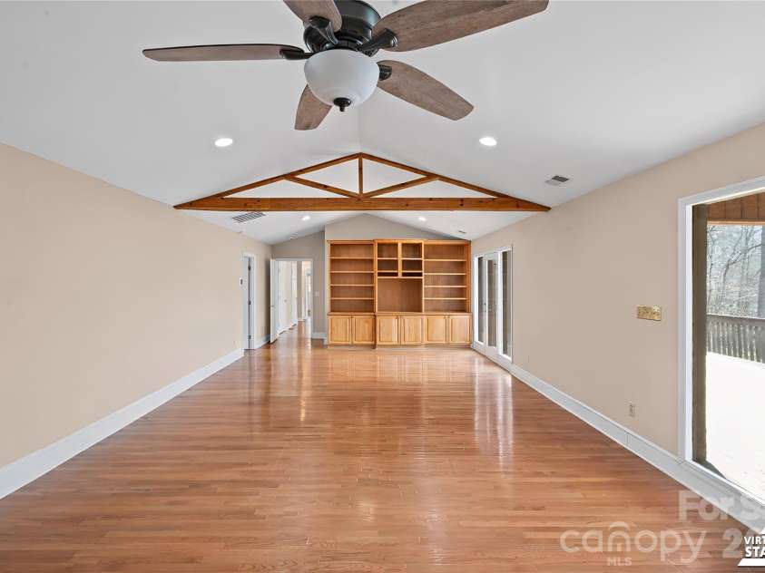 16631 Harbor View Road, Charlotte, NC 28278.  MLS# CAR4345664, YatesRealty ID 4723. 