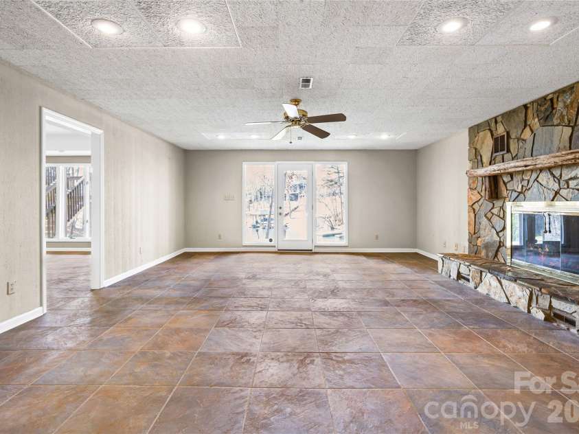 16631 Harbor View Road, Charlotte, NC 28278.  MLS# CAR4345664, YatesRealty ID 4723. 