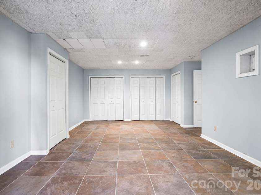 16631 Harbor View Road, Charlotte, NC 28278.  MLS# CAR4345664, YatesRealty ID 4723. 