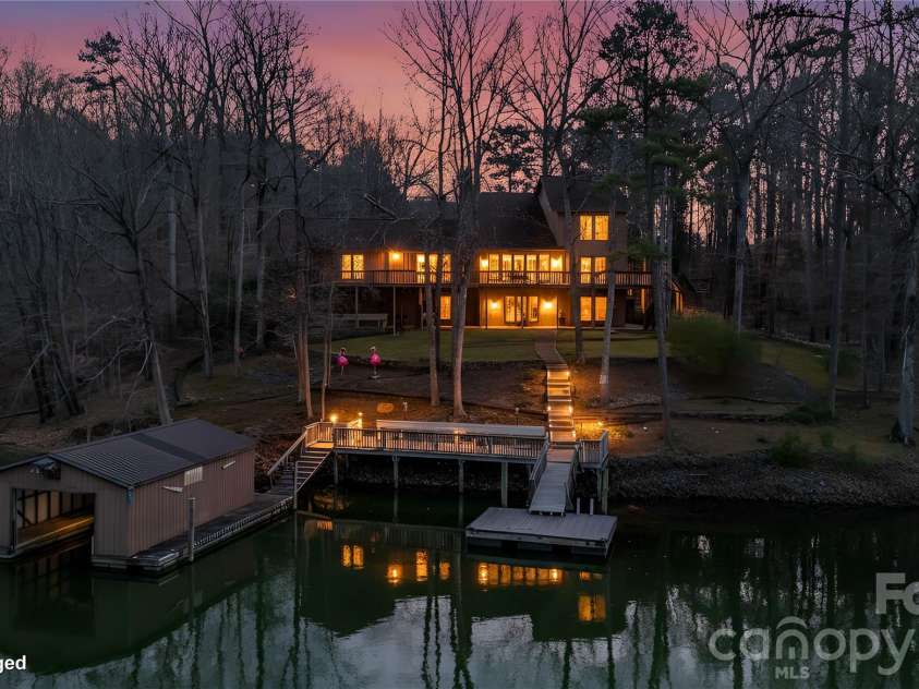 16631 Harbor View Road, Charlotte, NC 28278.  MLS# CAR4345664, YatesRealty ID 4723. 
