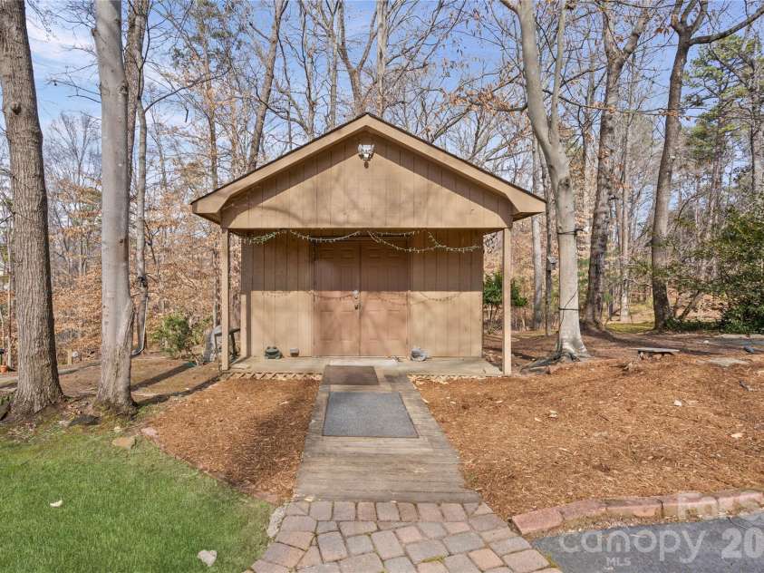 16631 Harbor View Road, Charlotte, NC 28278.  MLS# CAR4345664, YatesRealty ID 4723. 
