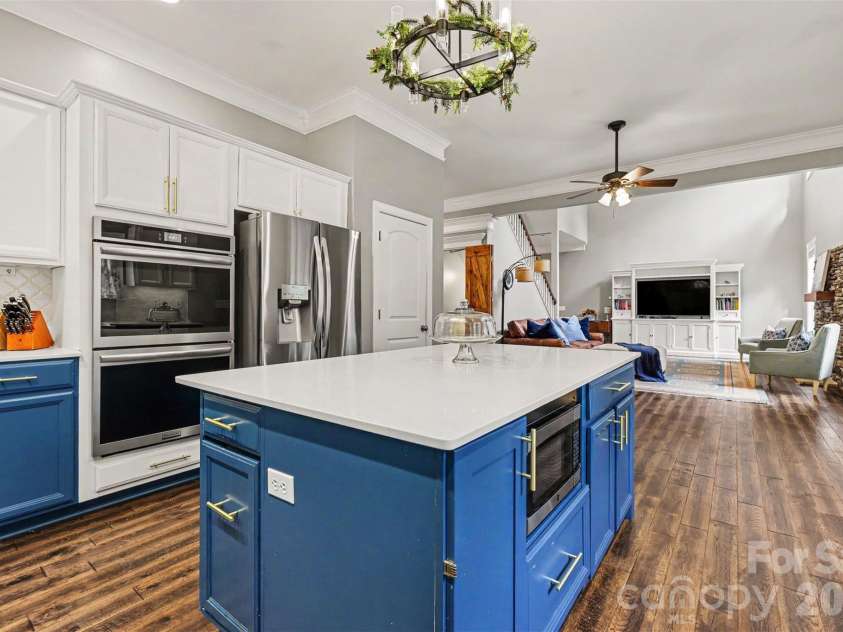3647 Venetian Way, York, SC 29745.  MLS# CAR4417986, YatesRealty ID 47230. Kitchen — island/colors
