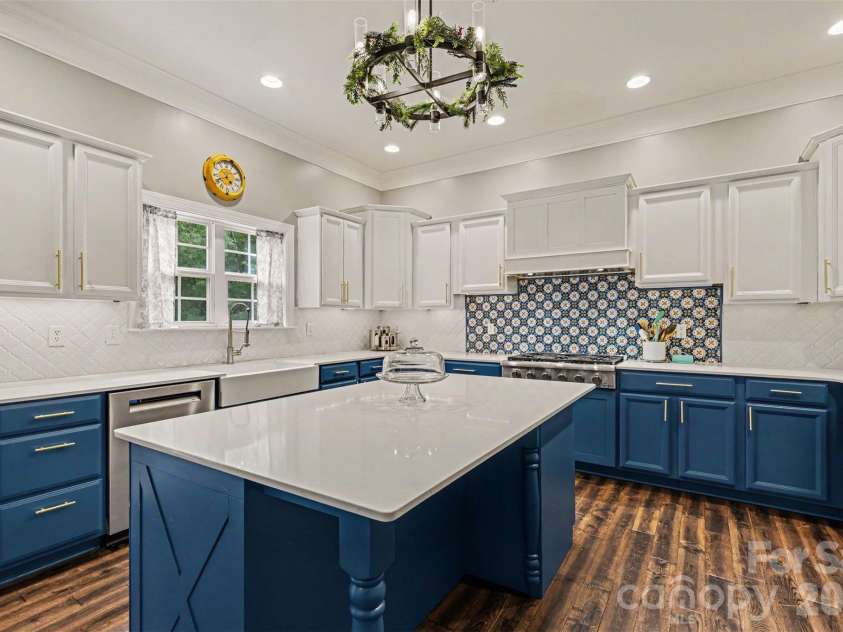 3647 Venetian Way, York, SC 29745.  MLS# CAR4417986, YatesRealty ID 47230. Kitchen/island