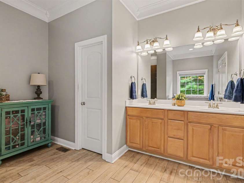3647 Venetian Way, York, SC 29745.  MLS# CAR4417986, YatesRealty ID 47230. Primary Bath dual vanity and water closet