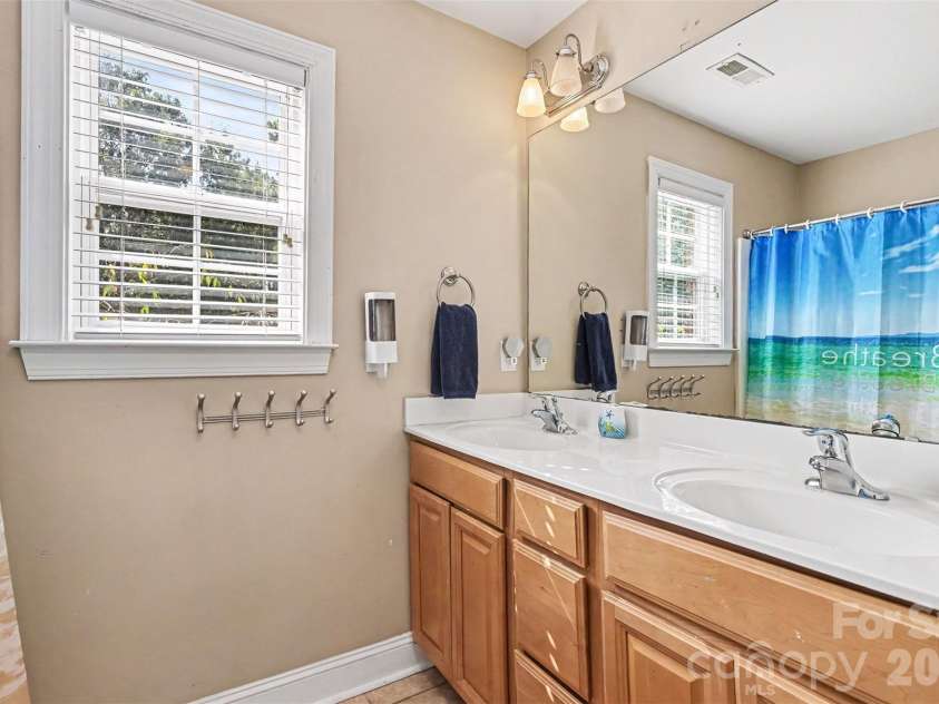 3647 Venetian Way, York, SC 29745.  MLS# CAR4417986, YatesRealty ID 47230. Upstairs bathroom